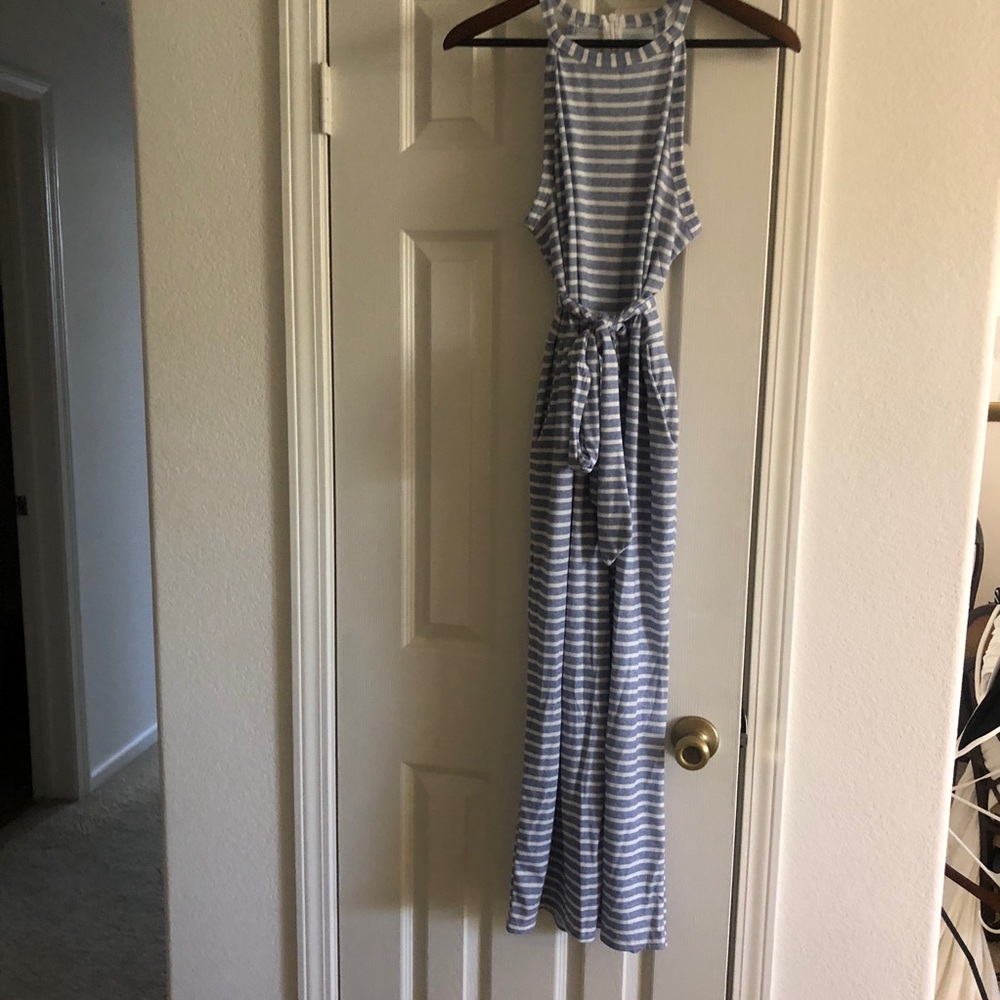 Blue and white striped culotte jumpsuit with pockets, tie belt and zipper M